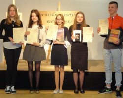 Ilustracja do artykułu Zdobyliśmy wyróżnienie w XV Powiatowym Konkursie Recytatorskim im. Krystyny Spikert organizowanym w Dobrym Mieście