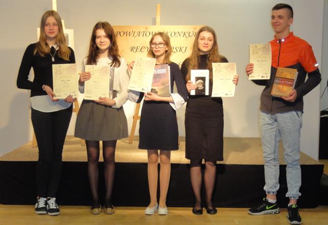 Ilustracja do aktualności Zdobyliśmy wyróżnienie w XV Powiatowym Konkursie Recytatorskim im. Krystyny Spikert organizowanym w Dobrym Mieście