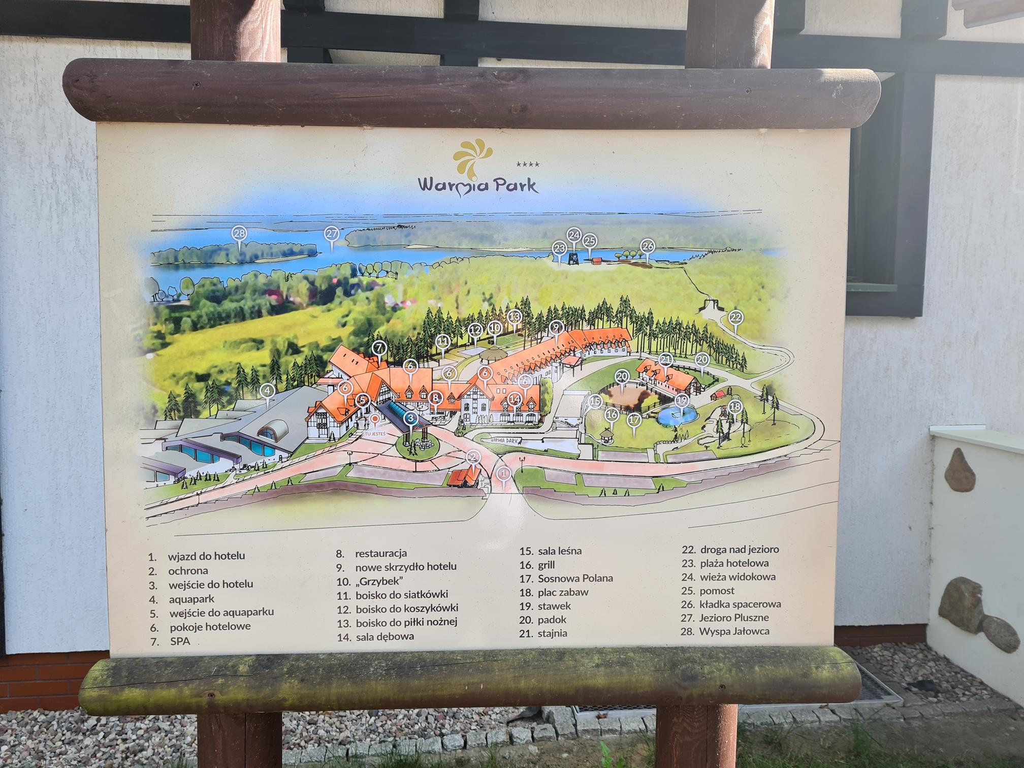 Ilustracja do aktualności Realizacja projektu: ”Pamiętamy o naszych przodkach i miejscach ich spoczynku” – wizyta na „starym” barczewskim Cmentarzu. Wizyta na basenie.
