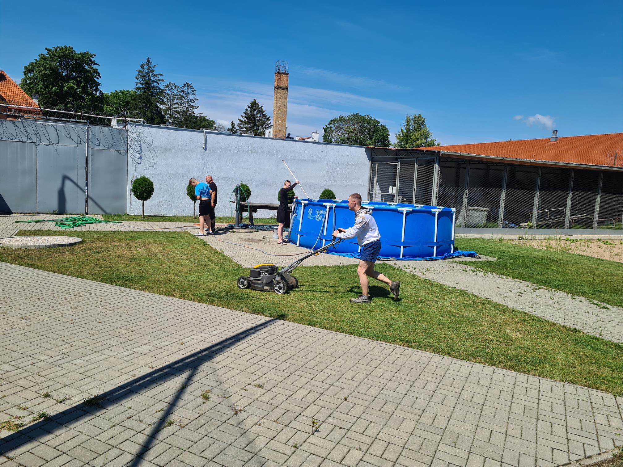 Ilustracja do aktualności WAKACYJNE PRACE NA RZECZ PLACÓWKI