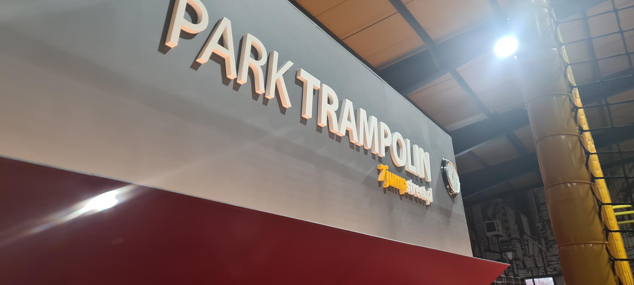 Ilustracja do aktualności POBYT W PARKU TRAMPOLIN