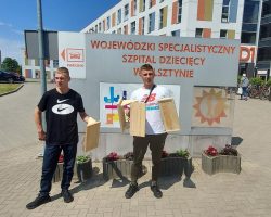 Ilustracja do artykułu WYCHOWANKOWIE  DZIECIOM
