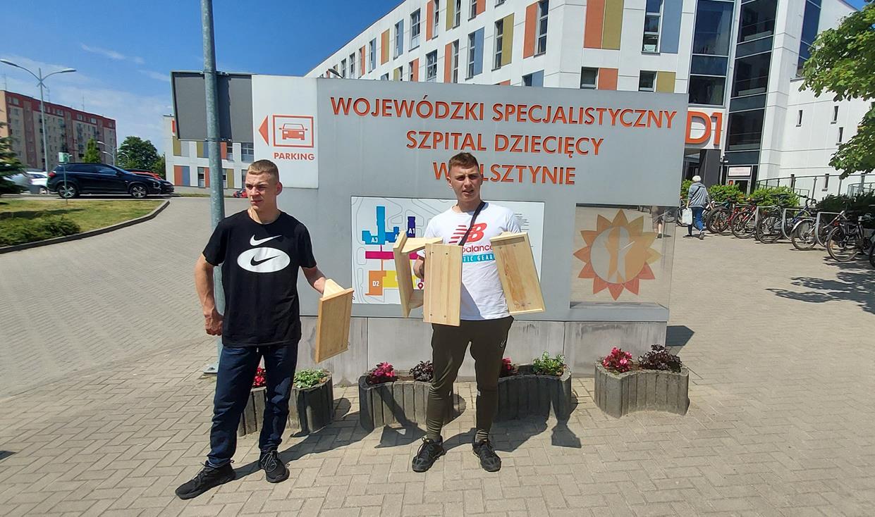 Ilustracja do aktualności WYCHOWANKOWIE  DZIECIOM