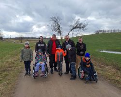 Ilustracja do artykułu WOLONTARIAT W SPECJALNYM OŚRODKU SZKOLNO- WYCHOWAWCZYM-WIOSENNY SPACER Z DZIEĆMI